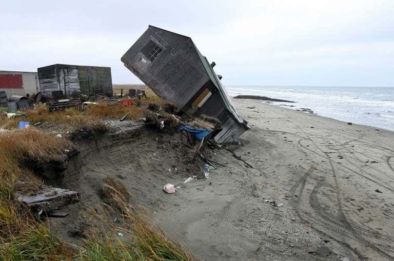 Tempêtes, érosion du littoral… Plus d'un tiers des côtes sablonneuses de la Planète pourraient disparaître d'ici 2100. © Gabriel Bouys, AFP, Archives 
