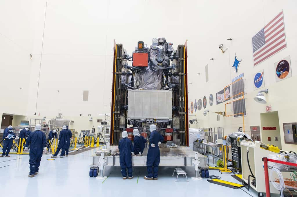 Europa Clipper en salle blanche à Cap Canaveral. La sonde a reçu le feu vert le 9 septembre dernier pour décoller le 10 octobre. © Nasa