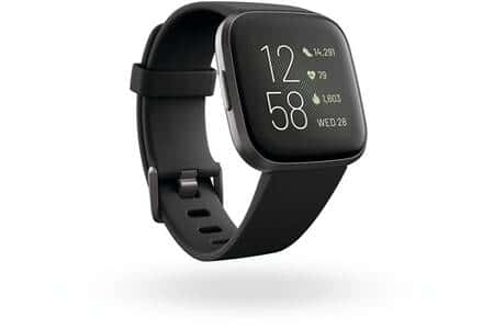 Vu son design et ses fonctions, la Versa 2 de Fitbit pourrait être la base de la première Pixel Watch. © Fitbit