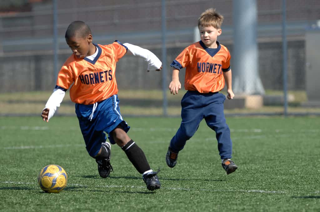 Les médecins recommandent la pratique d'une activité sportive régulière pour les enfants. ©USAG-Humphreys , Flickr, cc by 2.0