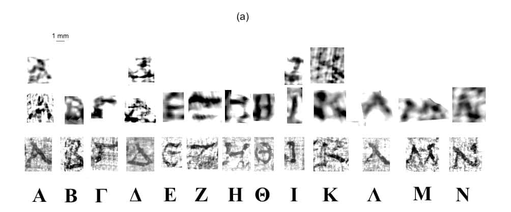 Une partie de l'alphabet reconstitué depuis l'un des rouleaux de papyrus. Les lettres trouvées grâce à la tomographie X en contraste de phase sont sur la première et deuxième ligne. Sur la troisième ligne se trouvent les lettres obtenues par infrarouge à partir d'un autre papyrus. La comparaison des deux alphabets a permis l'identification du style d'écriture du rouleau. La quatrième ligne présente les caractères grecs en majuscules d'impression. © CNRS-IRHT UPR 841, ESRF, CNR-IMM Unité de Naples 