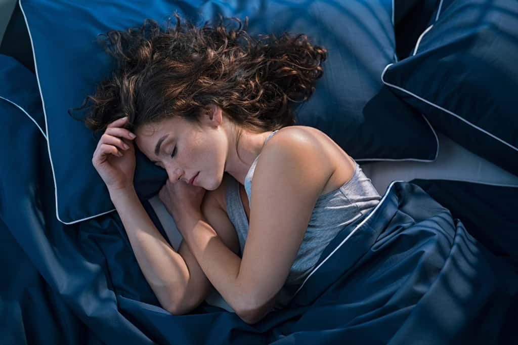  Certains pays, comme la Pologne, ont intégré la cryostimulation dans leurs plans de santé publique, notamment pour ses bénéfices sur les troubles du sommeil et l'anxiété. © Ridofranz, iStock