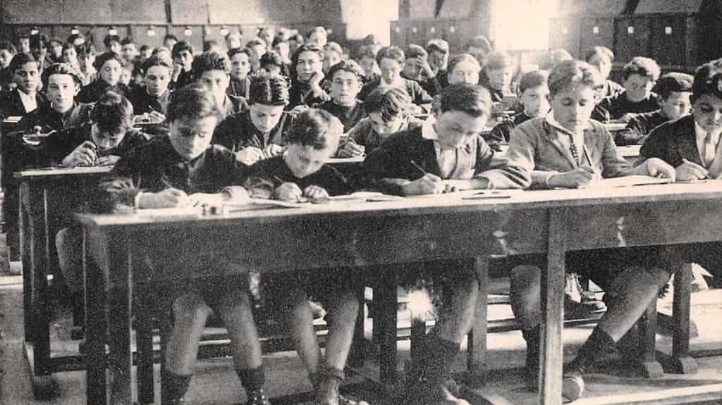 Ecole primaire supérieure de Brignoles (Var), préparation au certificat d'études primaires, début XXe siècle. © Wikimedia Commons, domaine public.