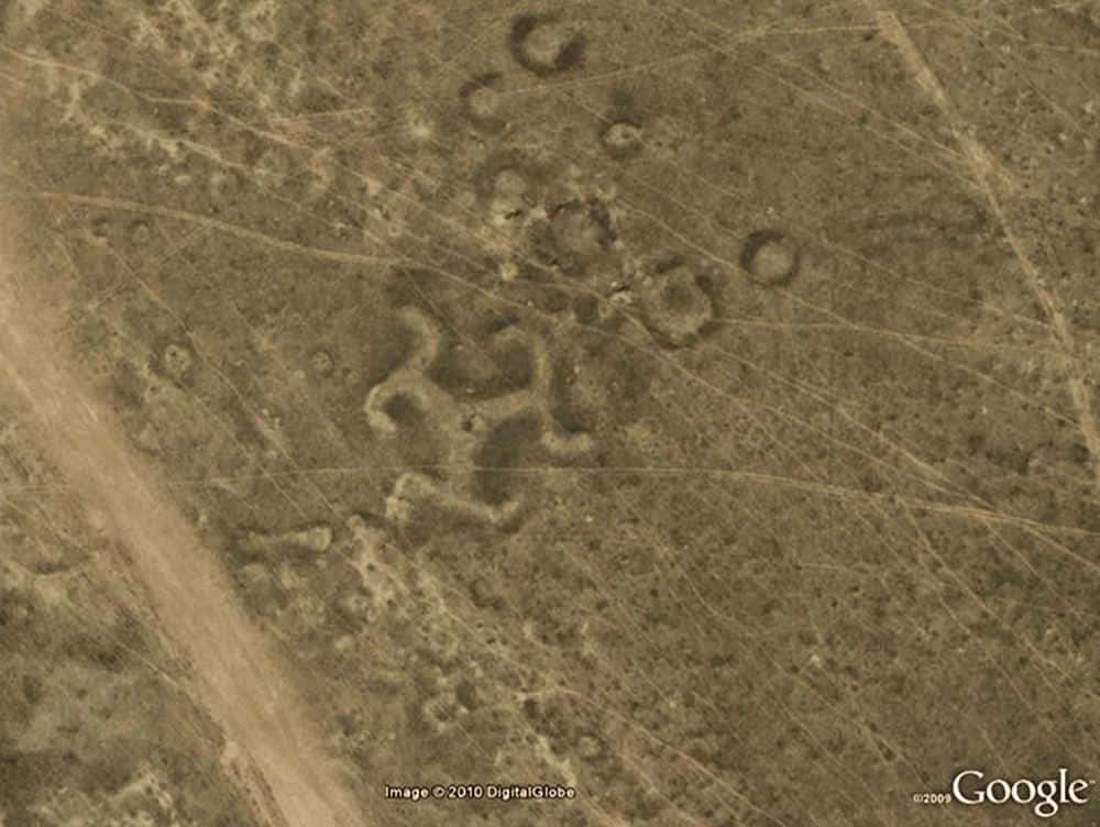 Géoglyphes situés au nord du Kazakhstan découverts grâce à Google Earth. © Google Earth