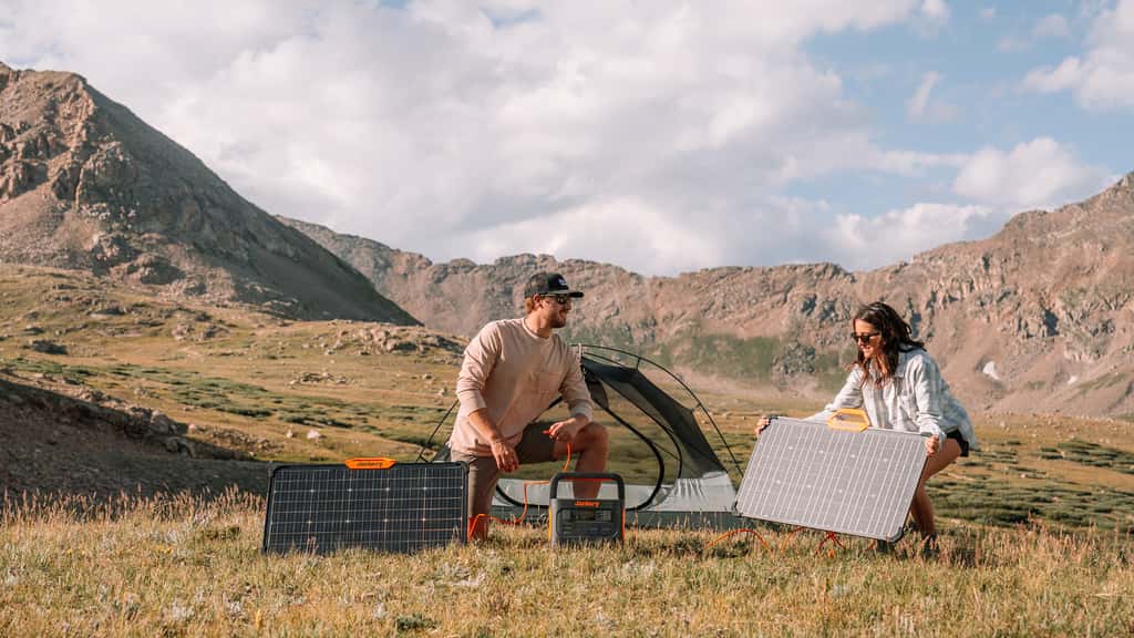 Le générateur solaire 1000 Pro 160W est idéal pour partir en camping © Jackery