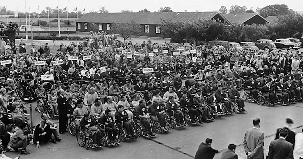 La cérémonie de clôture des Jeux internationaux de Stoke Mandeville, en 1962. L'héritage de Mandeville