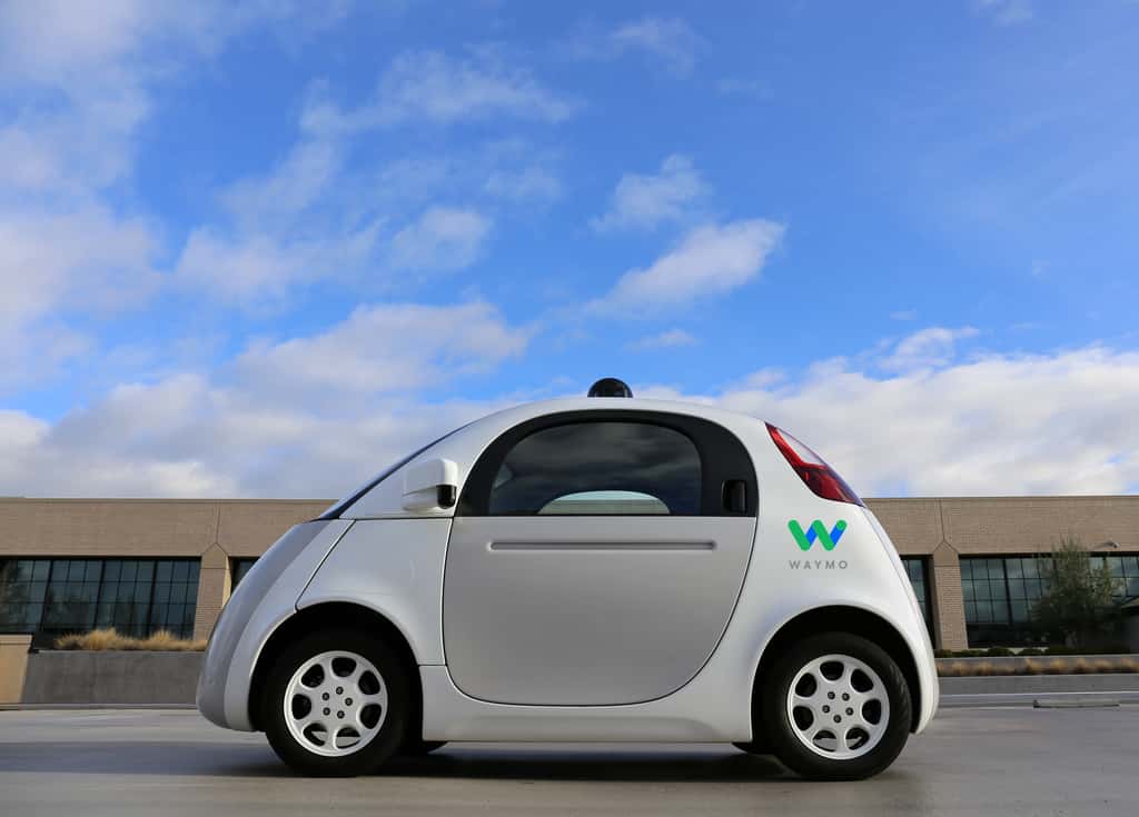 Issue du projet Google Car, la technologie de véhicule autopiloté Waymo a été adoptée par de nombreux constructeurs parmi lesquels Chrysler et Jaguar. © Waymo
