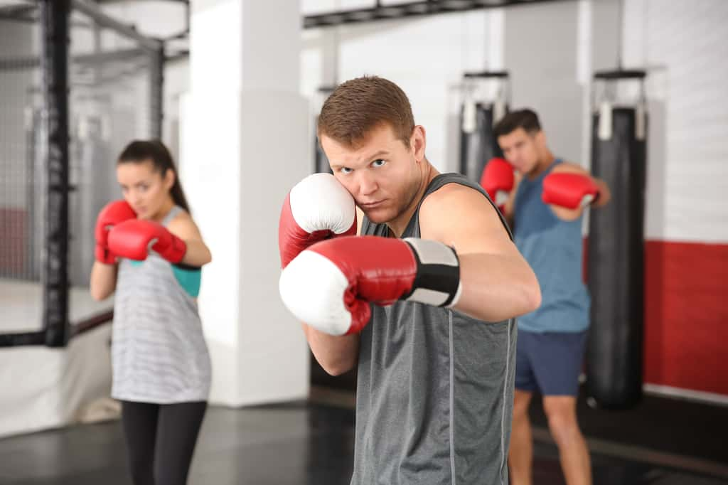 Pratiquer la boxe thaï, cette discipline sportive qui fait du bien au corps et à l'esprit, demande de l'entraînement. © Africa Studio, © Adobe Stock