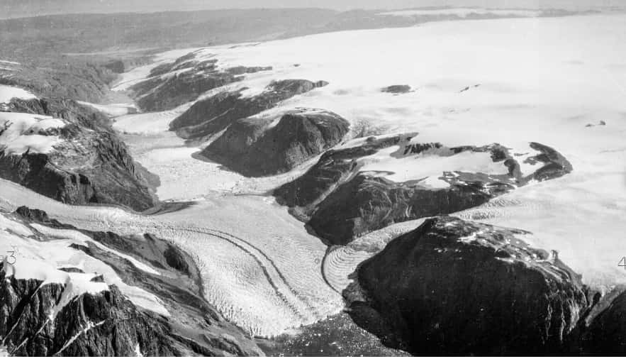 Un glacier et son lac photographiés par des aviateurs de l'armée dans les années 1930. © <em>The Danish Agency for Datasupply and Infrastructures</em>