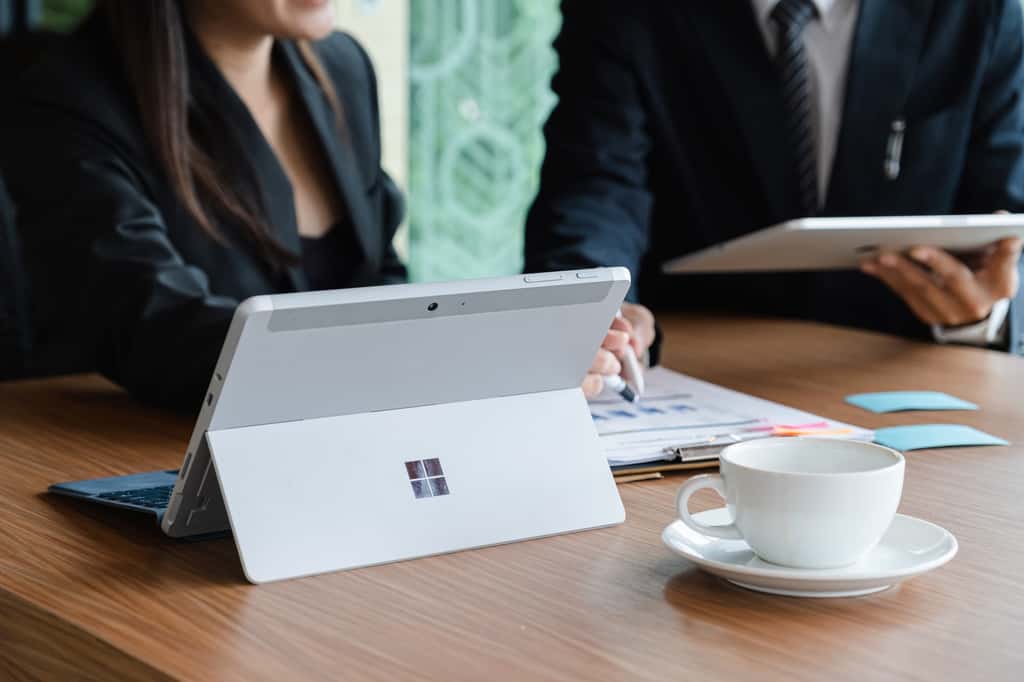 La prochaine version des Microsoft Surface Laptop et Pro mettront l’accent sur l’intelligence artificielle. © itchaznong, Adobe Stock
