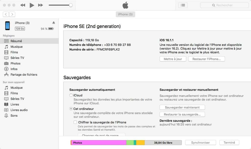 Sur les iPhones récents, la restauration de la configuration et des données d'un iPhone est effectuée de manière automatique à la suite de la <em>Recovery</em>. À défaut, il faut relier l'iPhone à un Mac et passer par le Finder. Sur les Mac disposant d’un système antérieur à 10.15 ou encore sur les PC, iTunes peut servir à effectuer ou restaurer une telle sauvegarde. © Apple