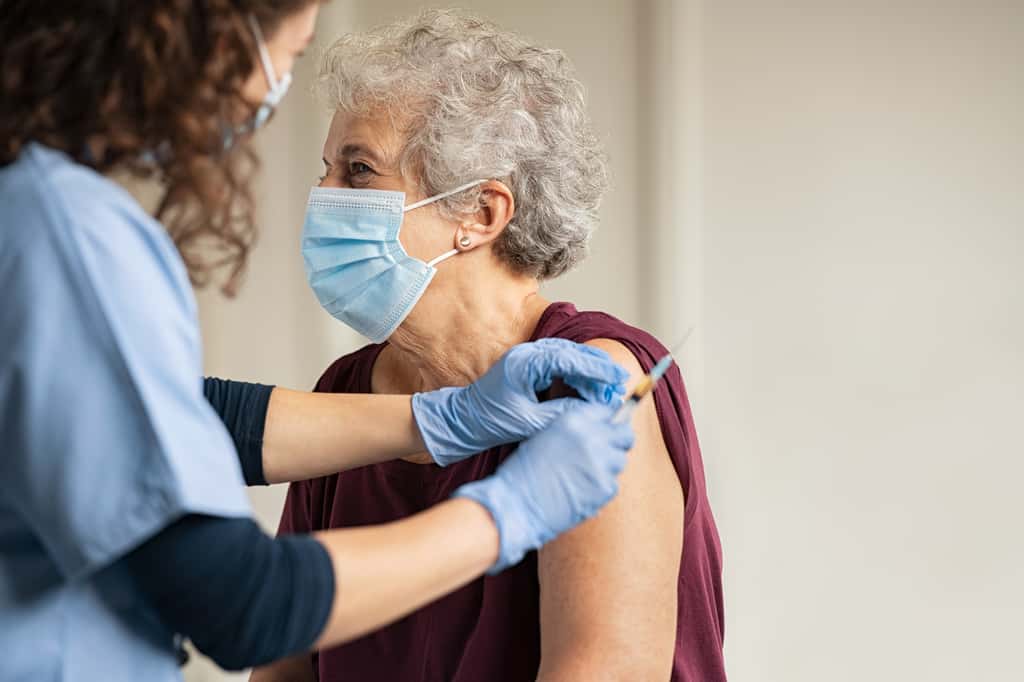 Les personnes les plus fragiles sont invitées à se faire vacciner contre la grippe dès le 18 octobre prochain. © Rido, Adobe Stock