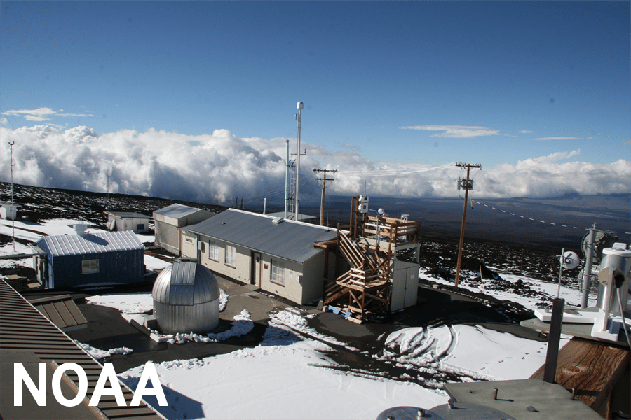L'observatoire de Mauna Loa, à Hawaï, au milieu de l'océan Pacifique, où sont installés les capteurs de gaz à effet de serre de la NOAA. © NOAA