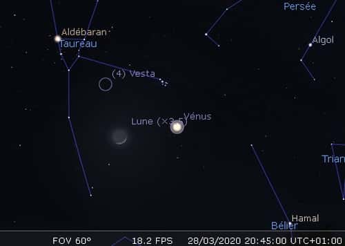 La Lune en rapprochement avec Vénus et les Pléiades