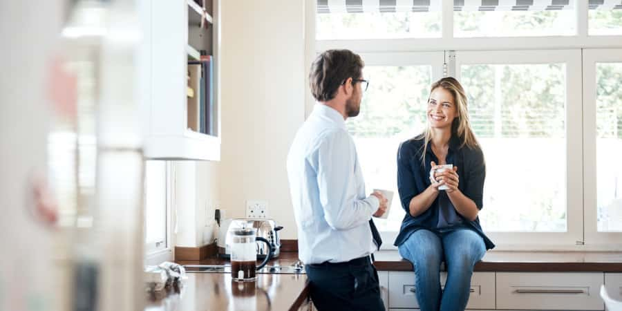 Une étude publiée dans la revue <em>Cancer</em> a examiné l'association entre le café, le thé et le cancer de la tête et du cou. © Shapecharge, Getty images