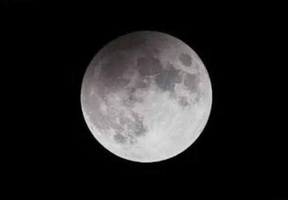 Éclipse de Lune par la pénombre, visible depuis l'Asie, l'Australie, l'océan Pacifique, et le continent américain