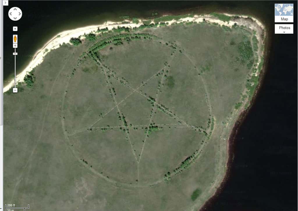 Ce pentagramme visible dans Google Earth est bien réel. Il se trouve au nord du Kazakhstan, en Asie centrale. © Google Earth