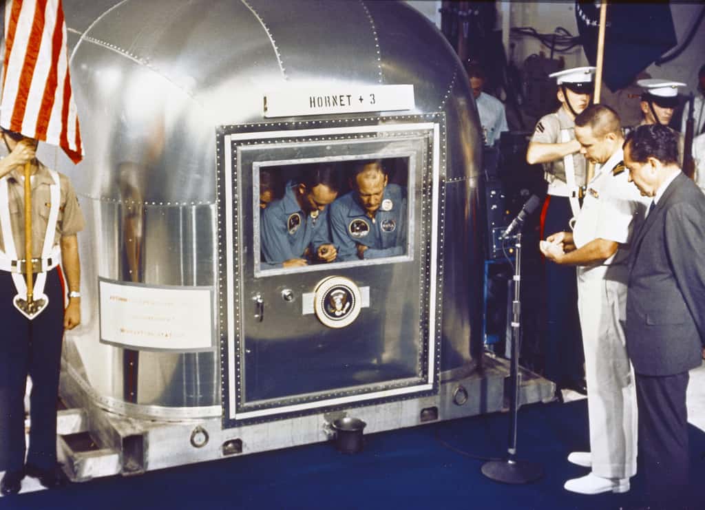 Trois astronautes en quarantaine