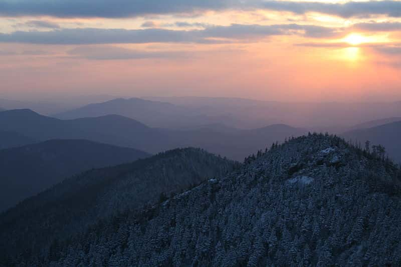 Une vue aérienne des Smoky Mountains au coucher du soleil. © Aviator31, Wikimedia Commons