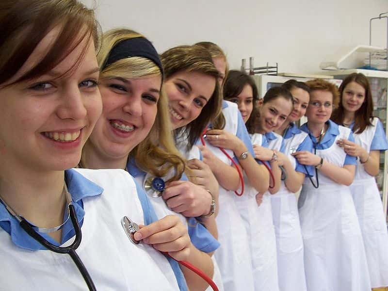 Infirmière, un métier pour les femmes avec un index long. © Vlastimil, flickr, cc by sa 2.0