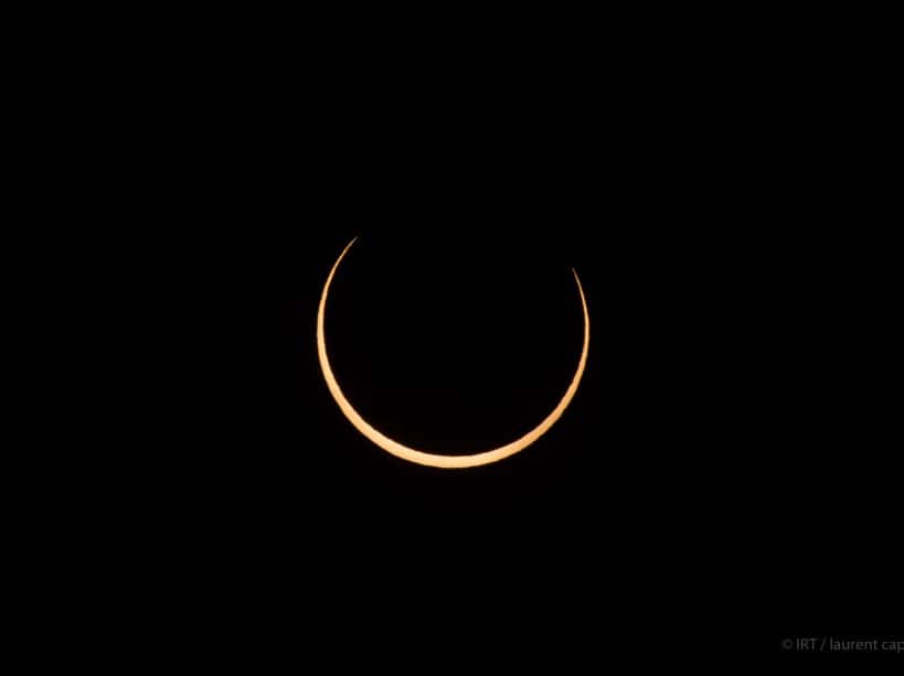 Un fin anneau de feu se profile. Photo prise à la Réunion. © IRT, Laurent Capmas