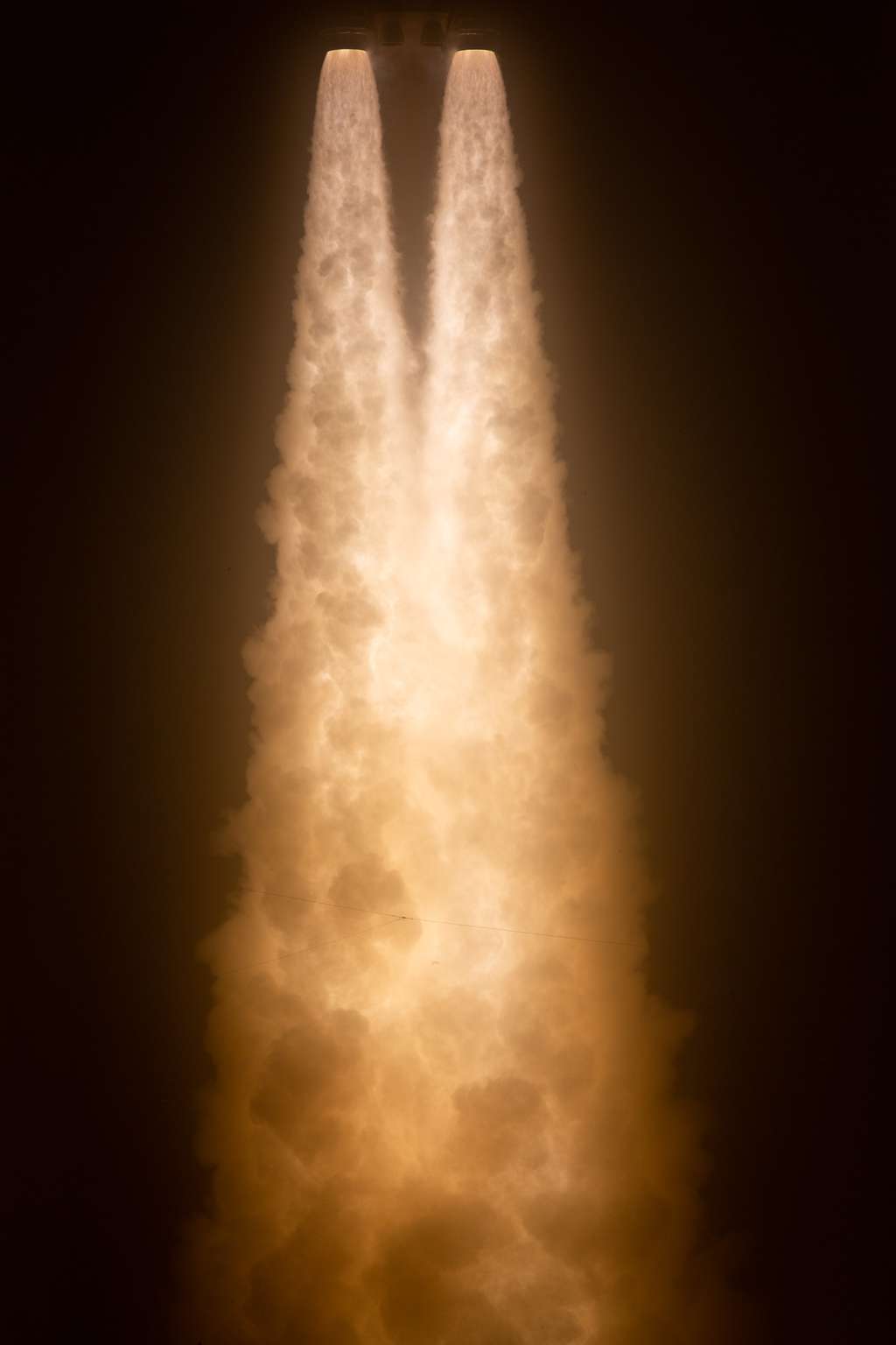 Déluge de feu au décollage de l'énorme fusée SLS. © Nasa, Joel Kowsky