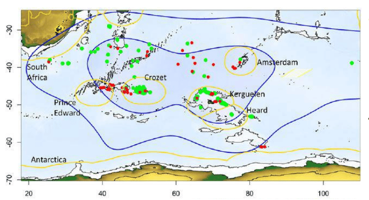 Zone de prospection dans l'océan Indien des albatros (ligne bleue) et localisation des navires déclarée (points verts) et non déclarés (points rouges) dans les eaux internationales et dans les zones économiques (lignes jaunes). © Weimerskirch et al., PNAS
