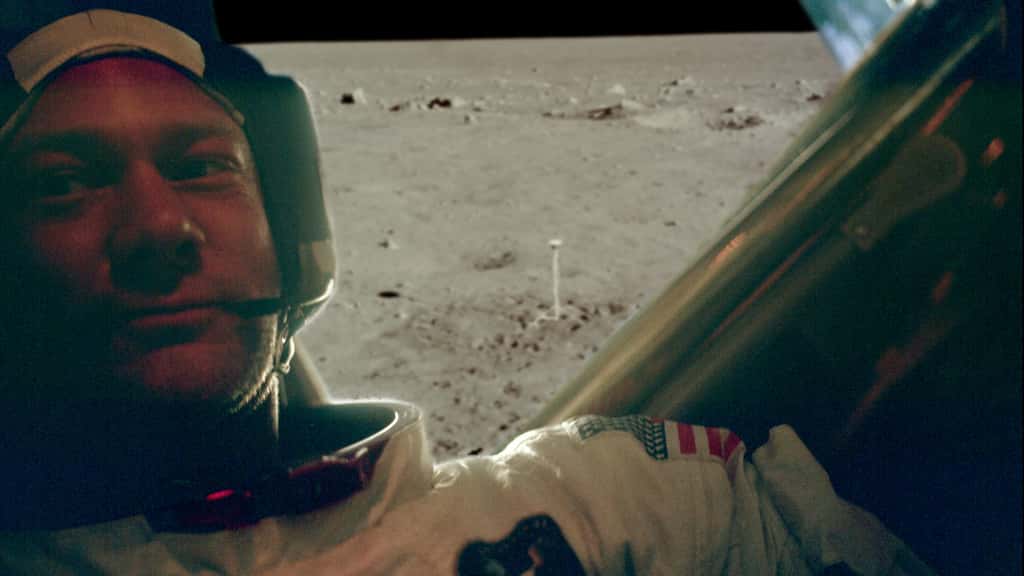 La communion de Buzz Aldrin sur la Lune était un moment fort, mais peu médiatisé de la mission Apollo 11, selon Olivier de Goursac. © Images Nasa/JSC, Retraitements Olivier de Goursac. Tous droits réservés
