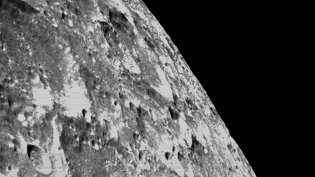 La Lune vue depuis la caméra de navigation, de type go-pro, embarquée sur Orion.&nbsp;© Nasa