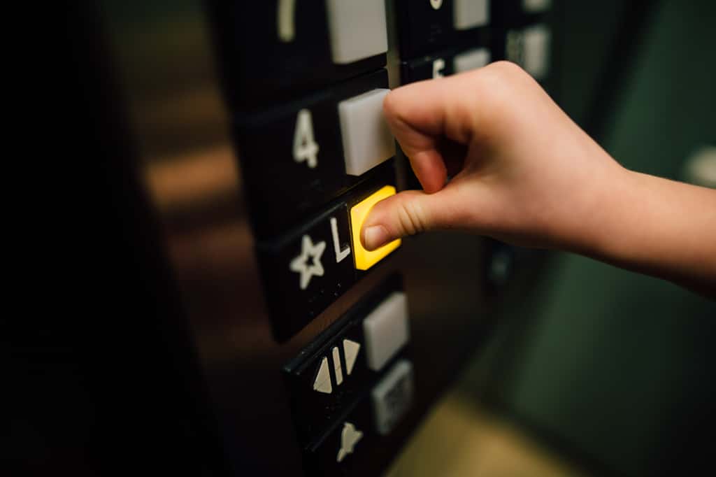 L'ascenseur est un moyen de transport des plus fréquentés. © Kelly L, Pexels