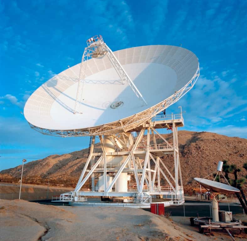 L'antenne DSS-13, à Goldstone, dans le désert de Mojave, en Californie, enverra un signal radar vers l'astéroïde, le 31 octobre, pour en réaliser une image. © GDSCC