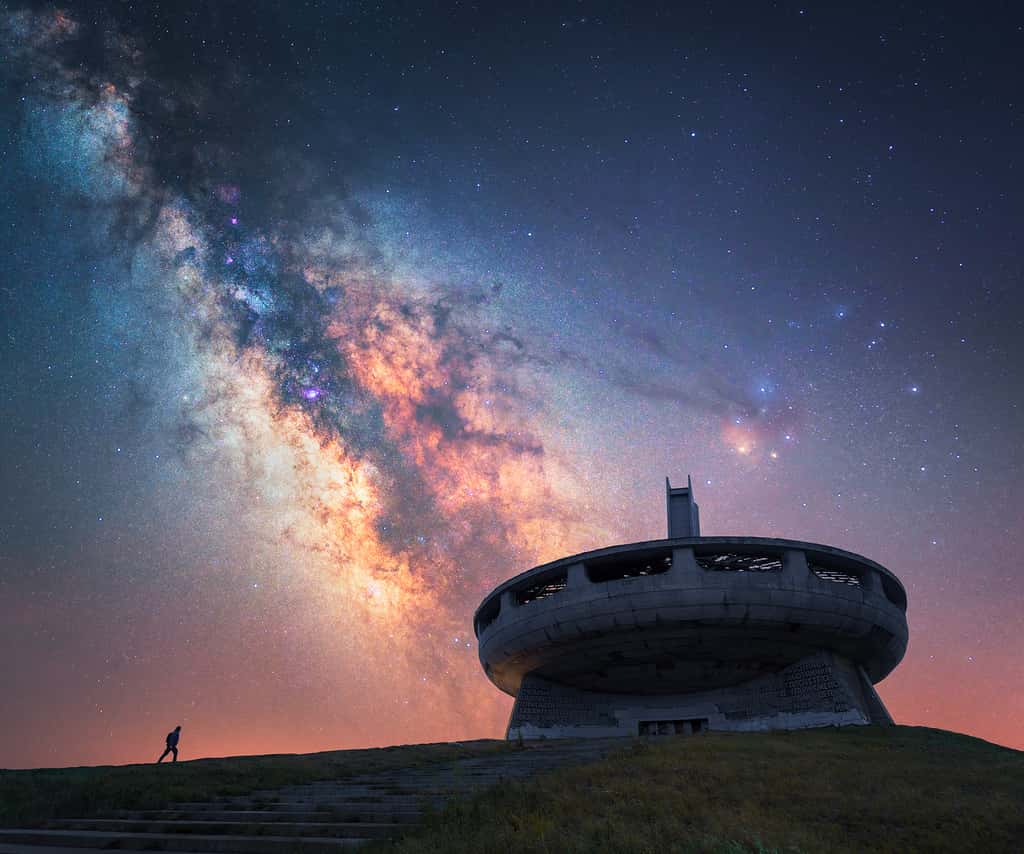 Toujours dans la catégorie « People & Space », une structure en forme de vaisseau spatial, conçue par Georgi Stoilov au Buzludzha, en Bulgarie. © Mihail Minkov.