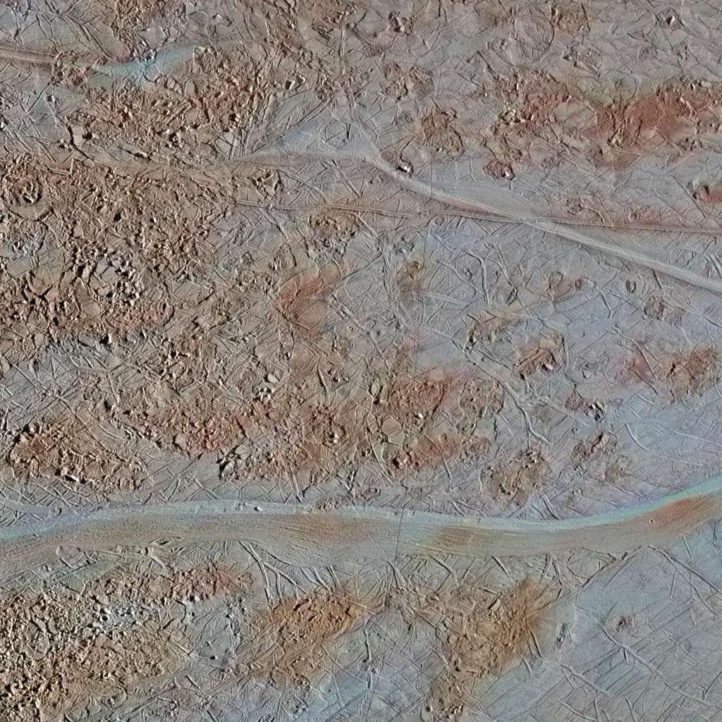 Détails de la région d'Agenor Linea à la surface d'Europe, à 40,7° de latitude sud et 142,4° de longitude est. La résolution est de 222 mètres par pixel. © Nasa, JPL-Caltech, Seti Institute