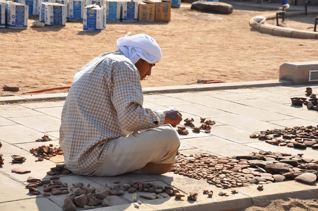 Un archéologue dois régulièrement procéder à des fouilles sur site. © NadineDoerle, Pixabay