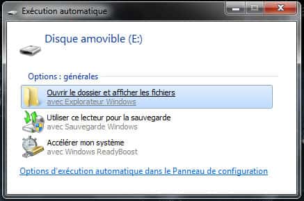 Avec un ordinateur sous Windows 7, accélérer votre PC avec ReadyBoost est proposé dès l'insertion de la clé USB. ©Microsoft