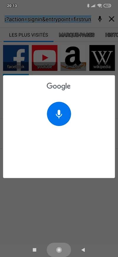 Google assistant s’active et retranscrit ce que vous dites après une pression longue sur l’icône micro. © Microsoft