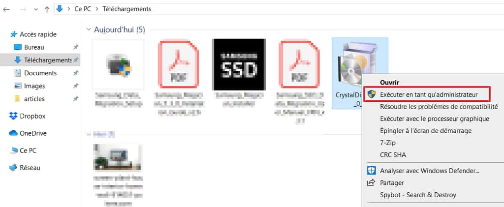 Dans le dossier de téléchargement, trouvez CrystalDiskMark et exécutez-le en tant qu’administrateur. © Windows