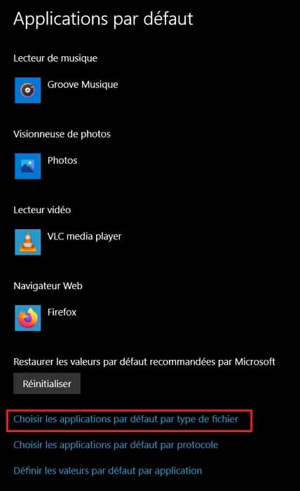 Cliquez sur « Choisir les applications par défaut par type de fichier ». © Microsoft