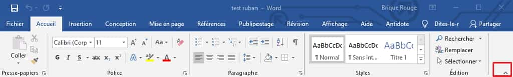 Cliquez sur la flèche dans le coin inférieur droit du bandeau pour masquer le ruban. © Microsoft