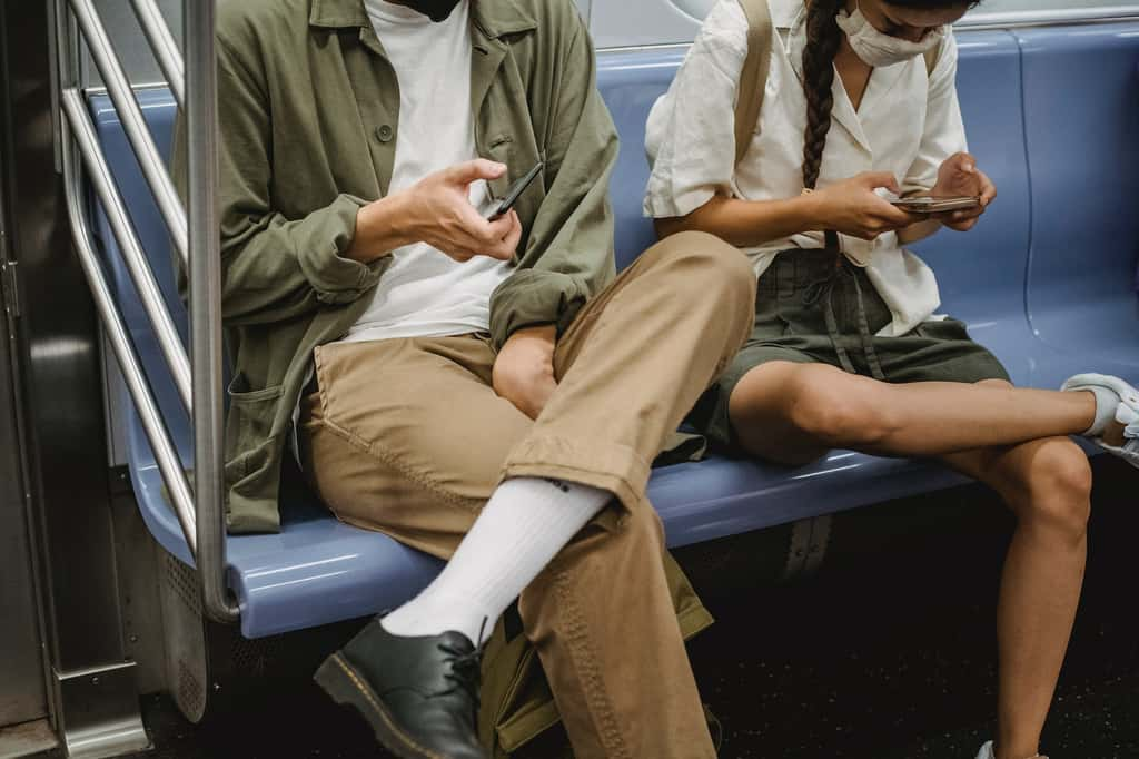 Comment avoir une bonne connexion internet dans le métro ou le train ?, Samson Katt, Pexels