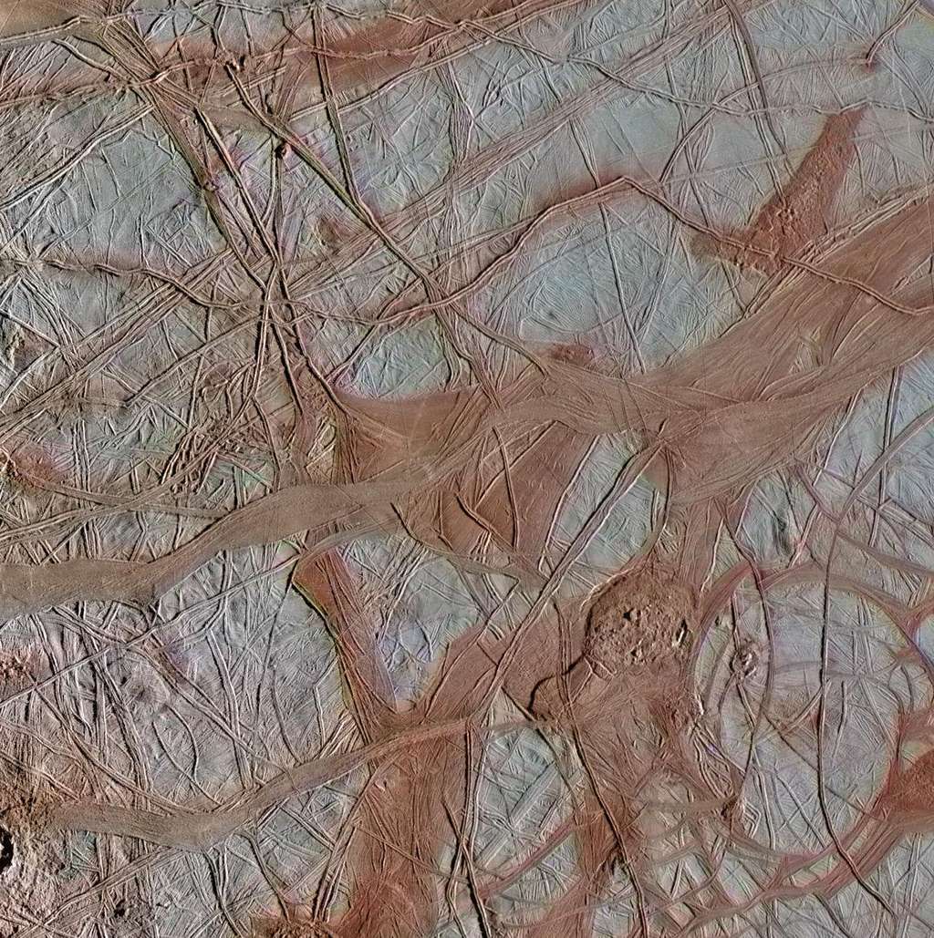 Magnifiques détails de cette région chaotique à la surface d'Europe. Image retravaillée prise par Galileo en 1998. © Nasa, JPL-Caltech, SETI Institute