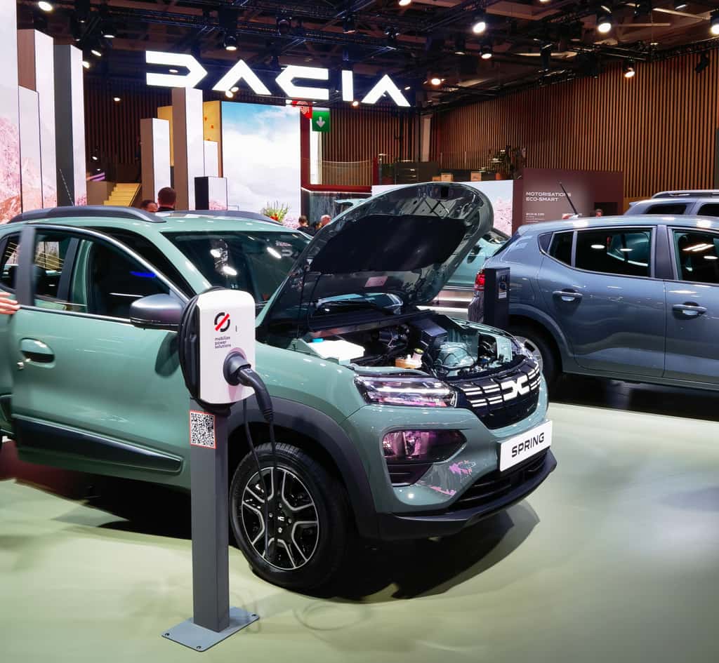 Pas de vraies nouveautés chez Dacia mais une signature visuelle avec un nouveau logo. © Futura
