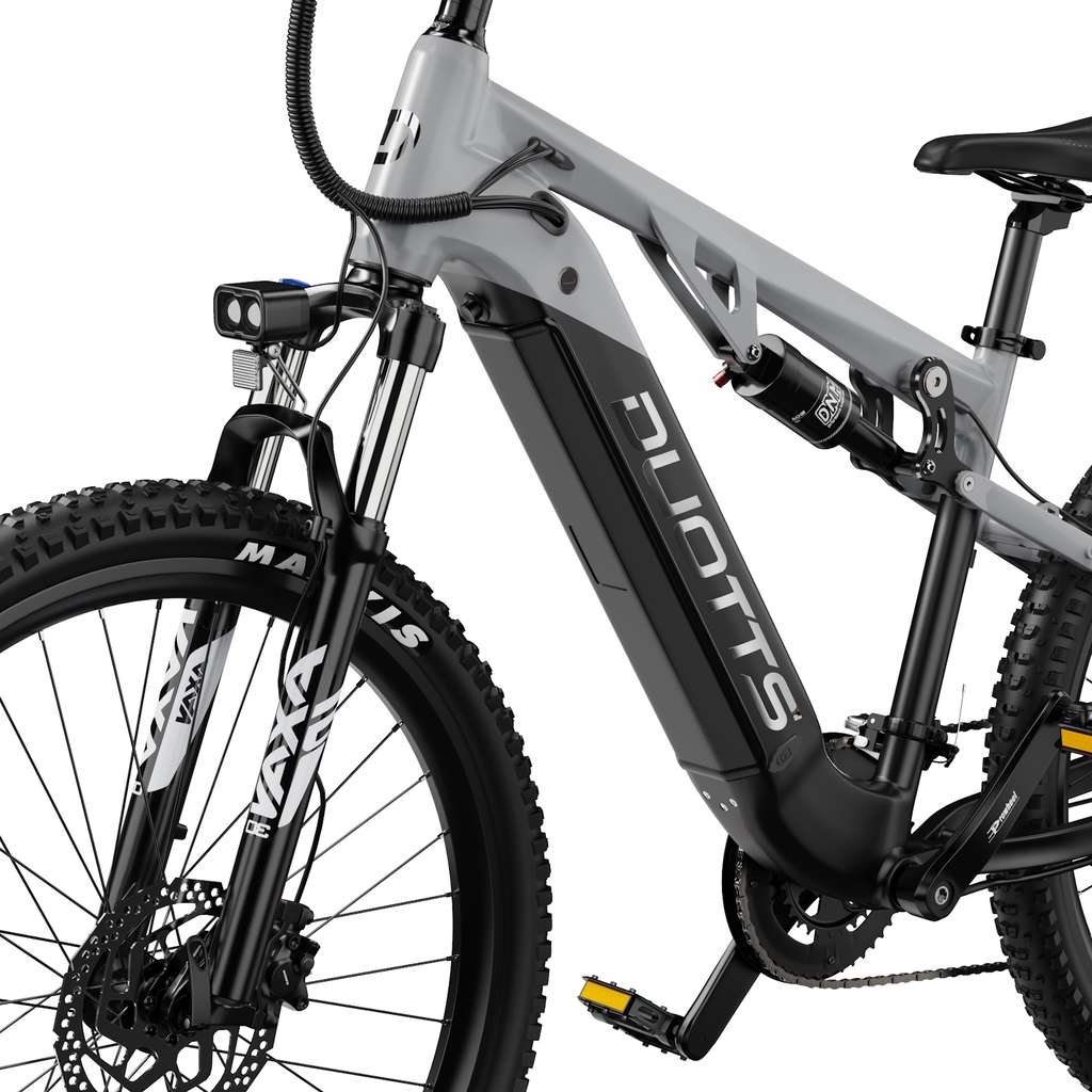 Le design du VTT, avec sa batterie parfaitement intégrée dans la partie inférieure du cadre, lui confère à la fois une belle allure et un sentiment de robustesse pour faire du tout-terrain. © Duotts