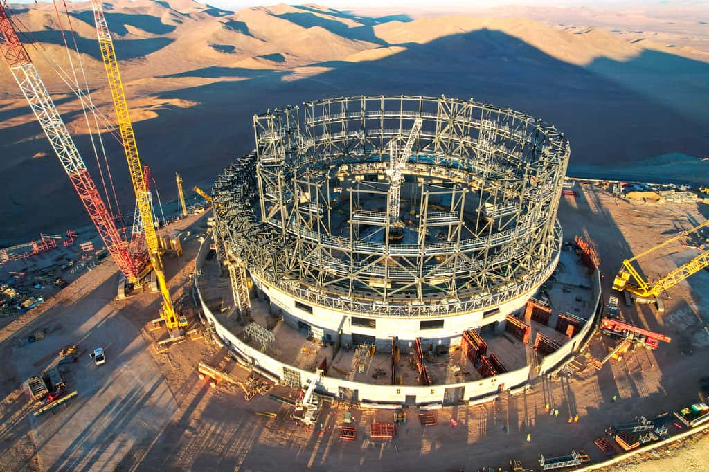 État d'avancement du télescope géant de l'ESO construit au Chili (juillet 2023). © ESO