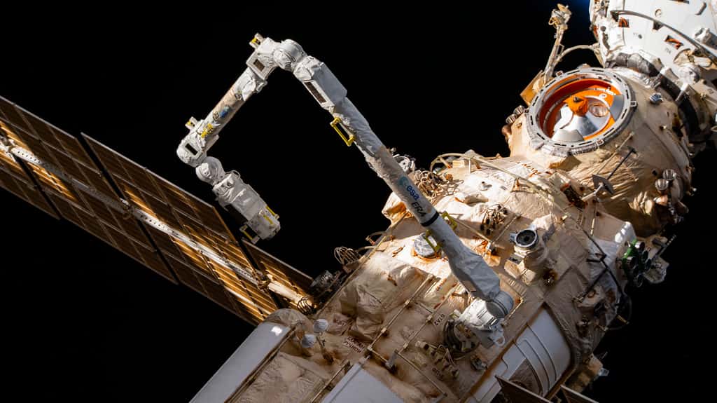 Le bras robotique Era sur le module Nauka de l'ISS. © Nasa