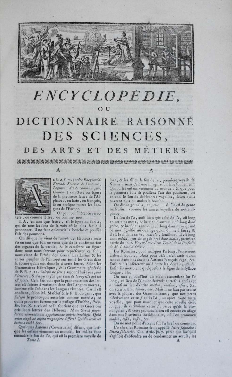 L'<em>Encyclopédie</em>, volume I, première page « A » ; contributeurs : Diderot et d'Alembert ; éditeurs : Briasson, David, Le Breton, Faulche, entre 1751 et 1765. © Wikimedia Commons, domaine public