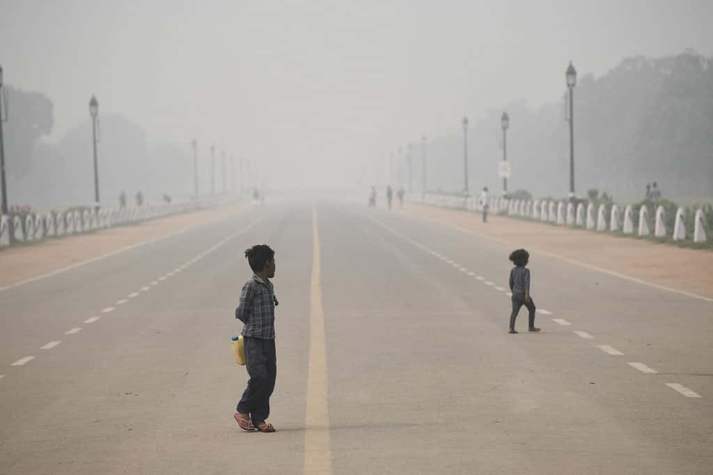 Des enfants fortement exposés à la pollution atmosphérique. © Sajjad Hussain, AFP