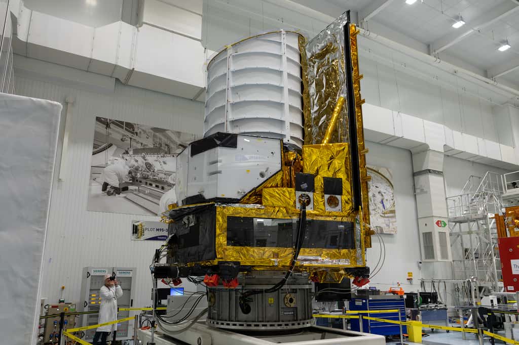 Euclid est un satellite réalisé sous la maîtrise d'œuvre de Thales Alenia Space et responsable du module de service. Le miroir de 1,2 mètre a été réalisé par Airbus. © Rémy Decourt