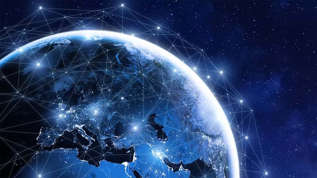 EuroQCI, le futur réseau de communication européen quantique s'appuiera sur la fibre optique et une constellation de satellites. © iStock