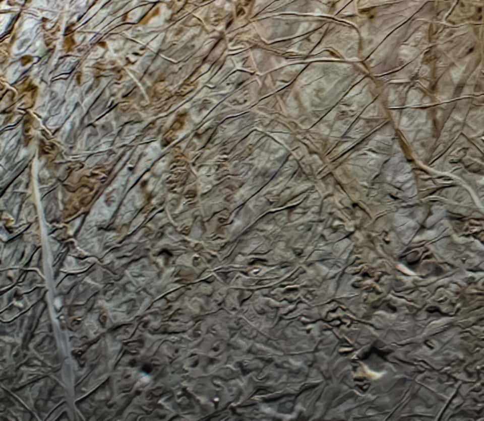 Détails magnifiques de la surface d'Europe. Image capturée par Junocam et traitée par Kevin M. Gill. © Nasa, JPL-Caltech, SwRI, MSSS, Kevin M. Gill, Navaneeth Krishnan S, CC BY Creative Commons Attribution 3.0 Unported